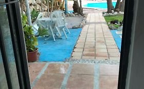 pequeño conjunto casas adosados